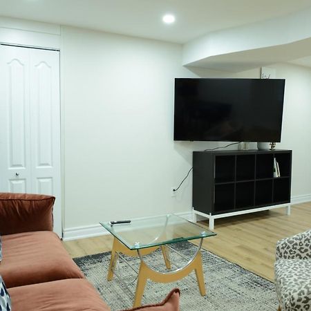 Spacious 2-Bed-Room Near Yonge & Major Mackenzie リッチモン・ドヒル エクステリア 写真