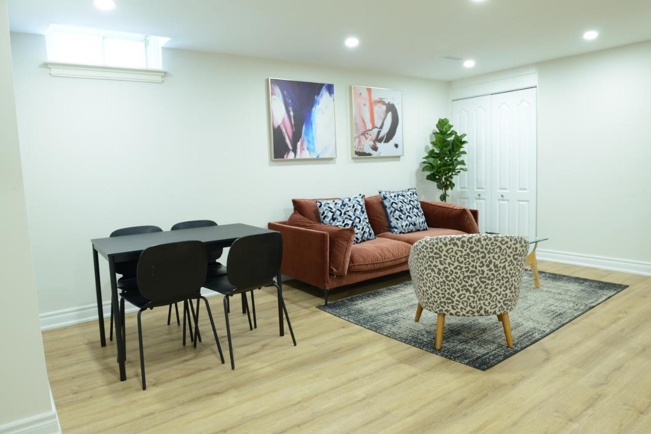 Spacious 2-Bed-Room Near Yonge & Major Mackenzie リッチモン・ドヒル エクステリア 写真