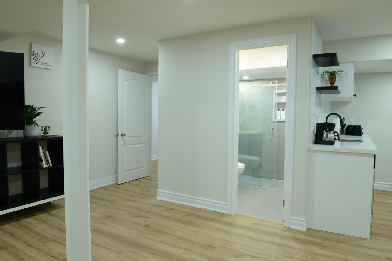 Spacious 2-Bed-Room Near Yonge & Major Mackenzie リッチモン・ドヒル エクステリア 写真
