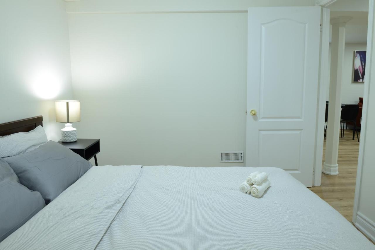 Spacious 2-Bed-Room Near Yonge & Major Mackenzie リッチモン・ドヒル エクステリア 写真