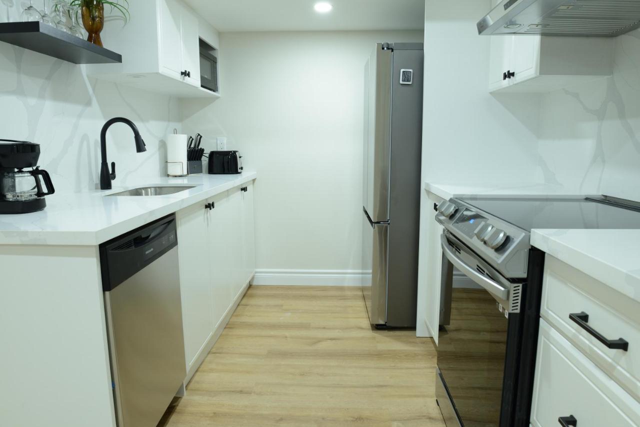 Spacious 2-Bed-Room Near Yonge & Major Mackenzie リッチモン・ドヒル エクステリア 写真