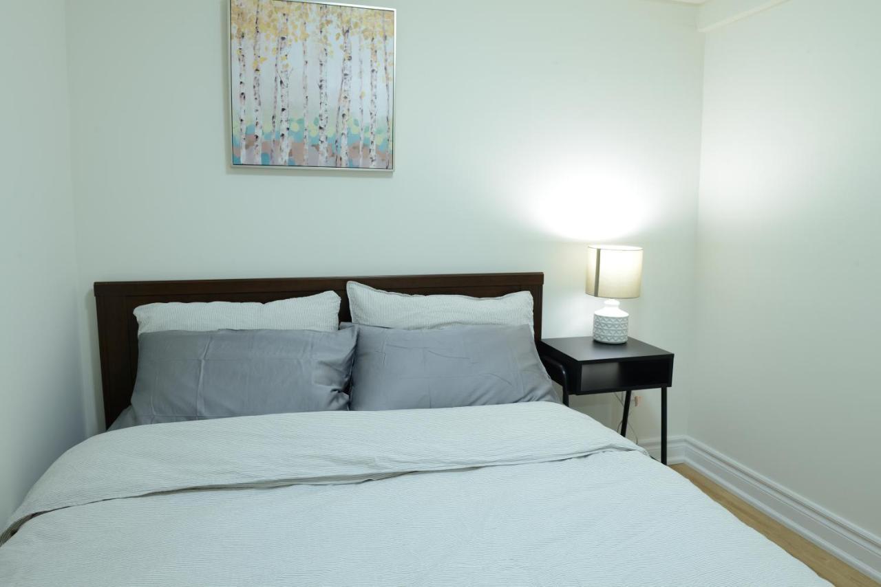 Spacious 2-Bed-Room Near Yonge & Major Mackenzie リッチモン・ドヒル エクステリア 写真