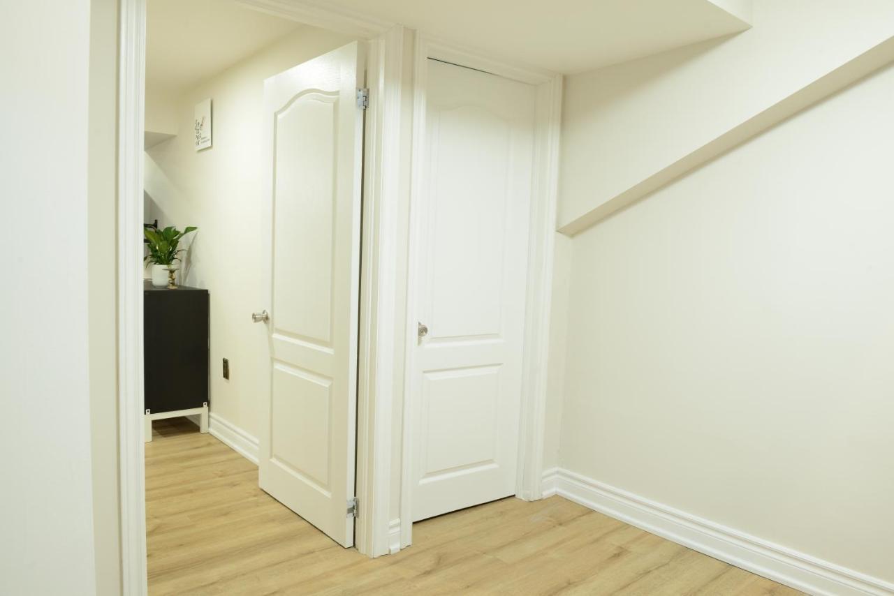 Spacious 2-Bed-Room Near Yonge & Major Mackenzie リッチモン・ドヒル エクステリア 写真