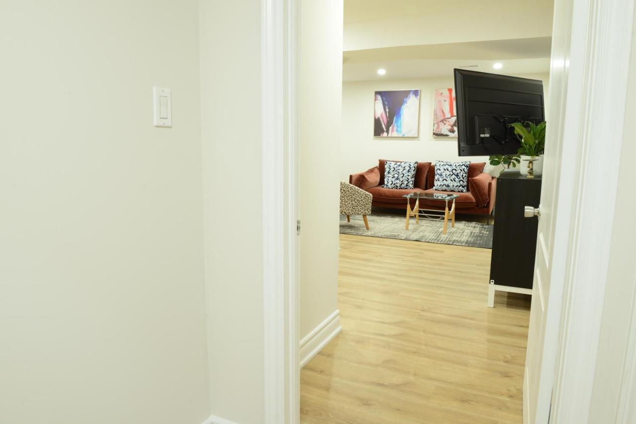 Spacious 2-Bed-Room Near Yonge & Major Mackenzie リッチモン・ドヒル エクステリア 写真
