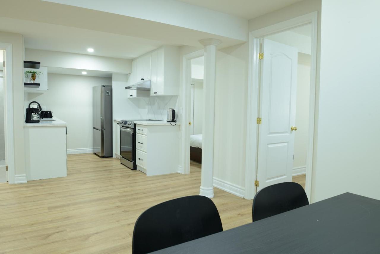 Spacious 2-Bed-Room Near Yonge & Major Mackenzie リッチモン・ドヒル エクステリア 写真