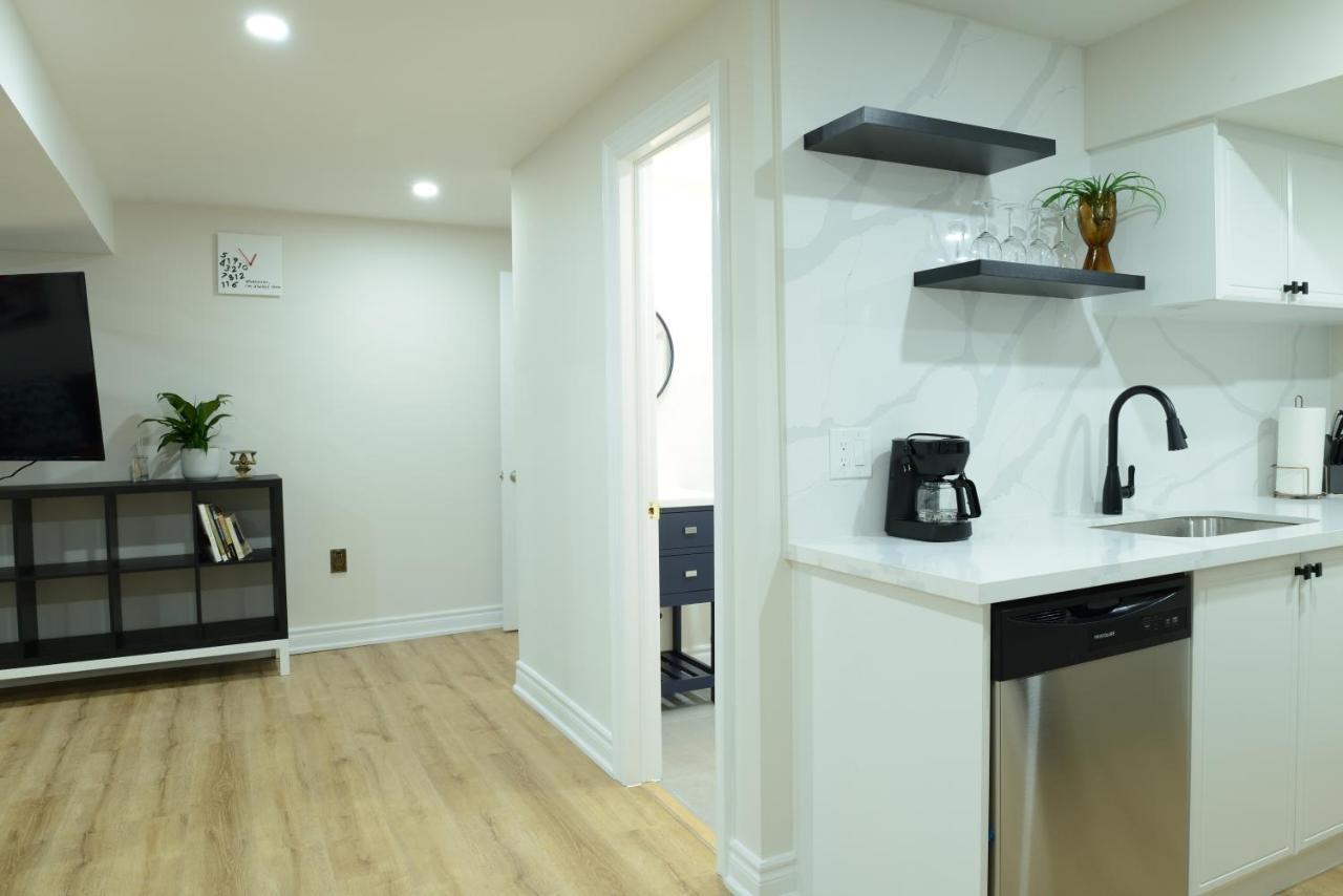 Spacious 2-Bed-Room Near Yonge & Major Mackenzie リッチモン・ドヒル エクステリア 写真