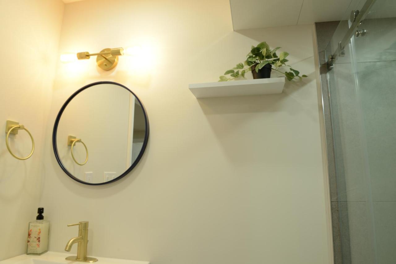 Spacious 2-Bed-Room Near Yonge & Major Mackenzie リッチモン・ドヒル エクステリア 写真