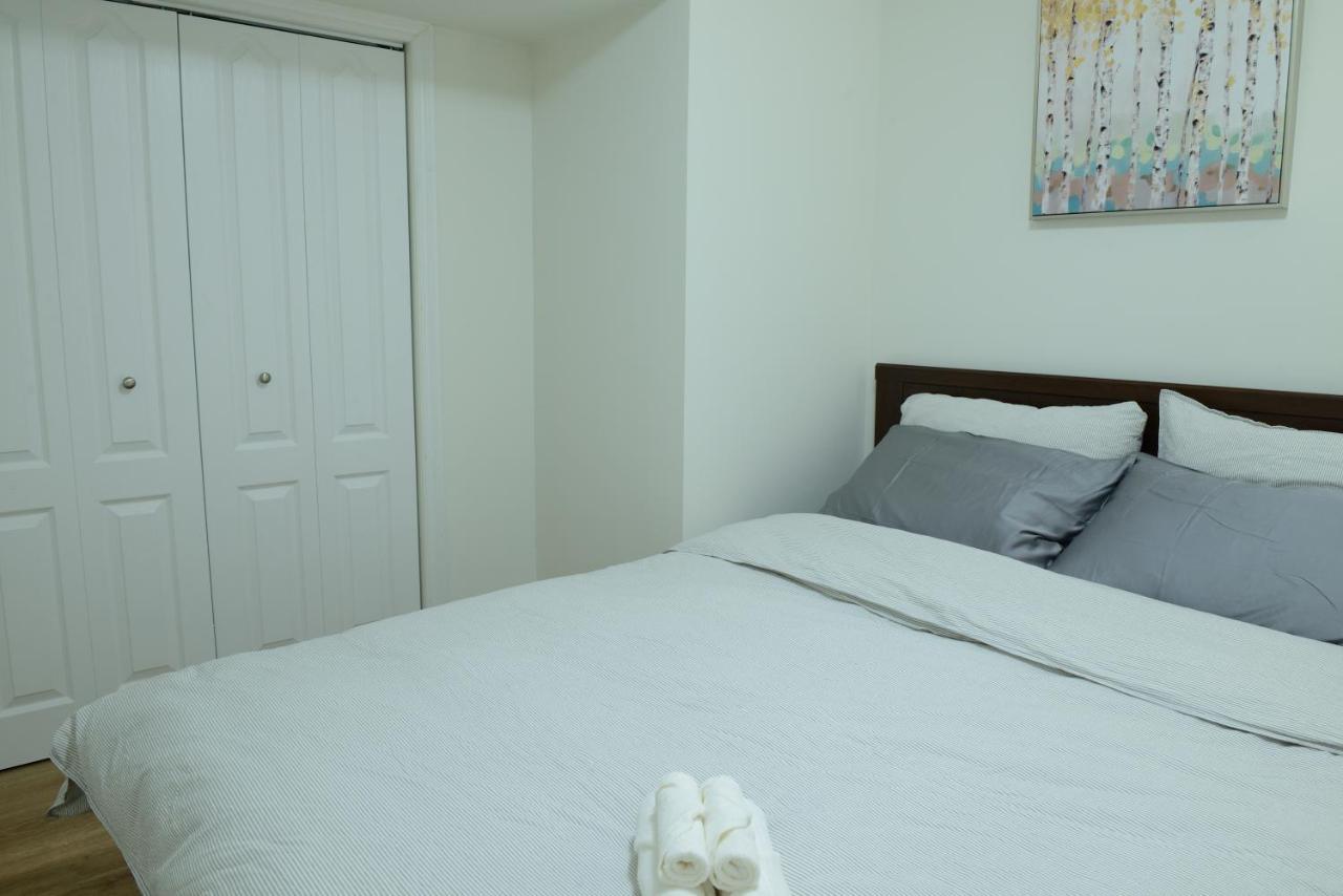 Spacious 2-Bed-Room Near Yonge & Major Mackenzie リッチモン・ドヒル エクステリア 写真